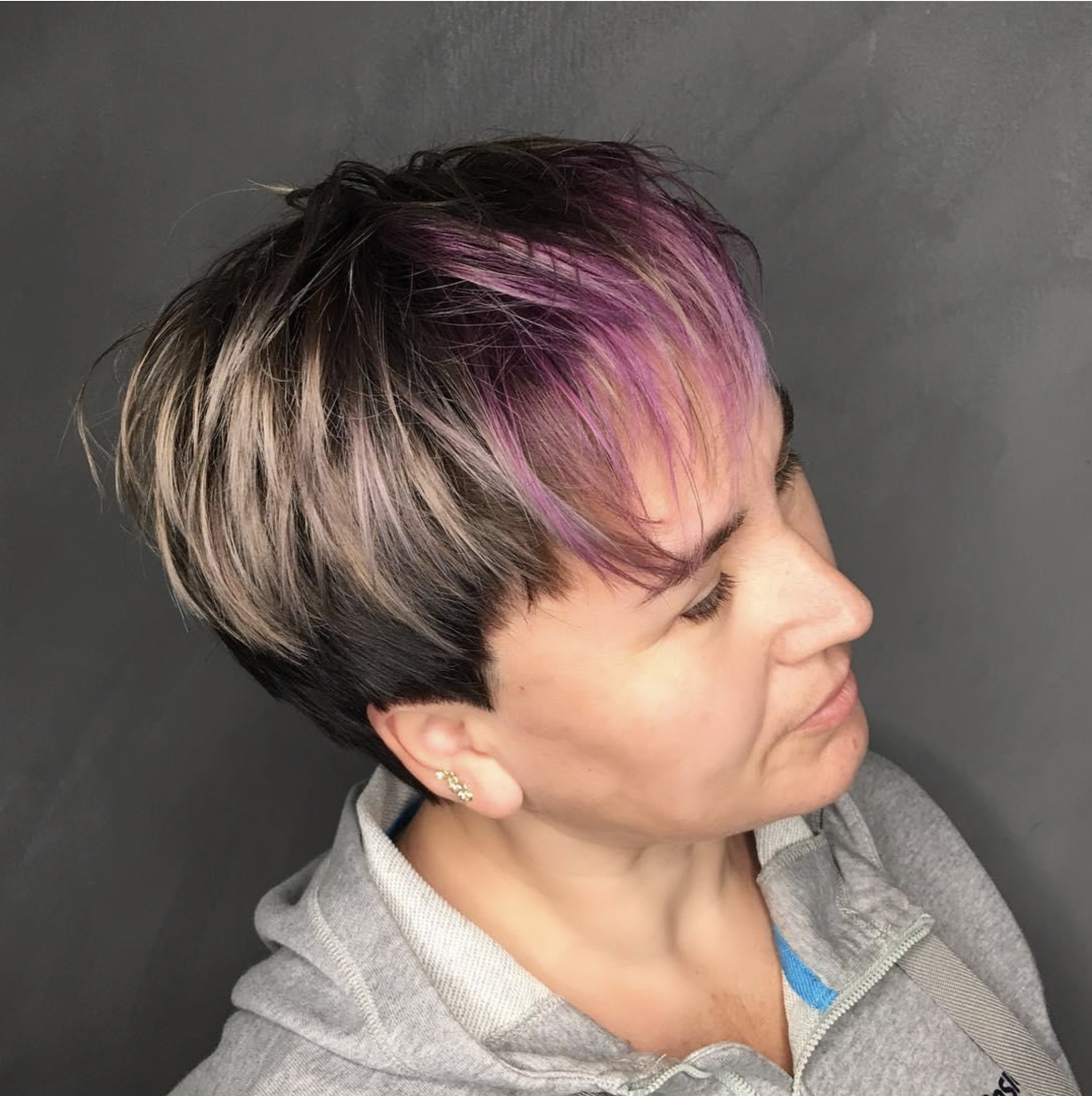 short pixie hairstyle for women 2023