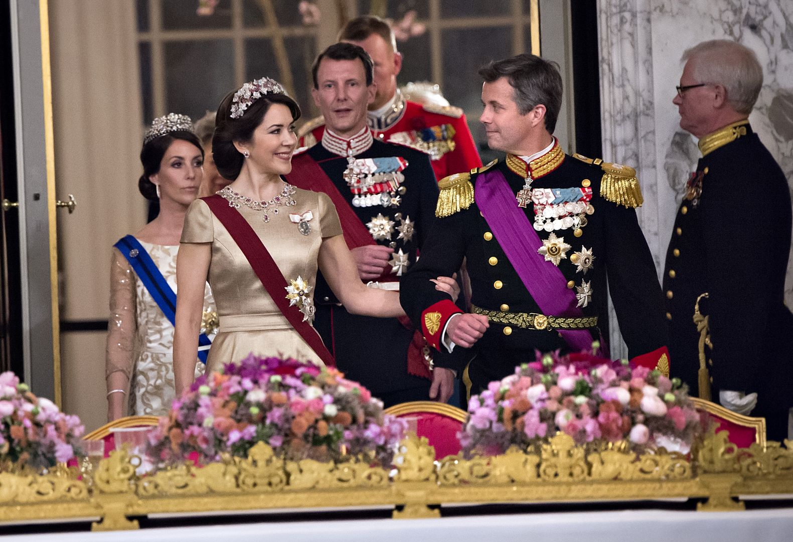 Портрет королевы дании маргрете. Королева маргрете свадьба. Король и королева дании сейчас. Датская королева маргрете. Король и королева дании.