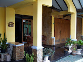 http://ruangrumahkita.blogspot.com/2013/07/desain-teras-rumah-minimalis-gambar.html