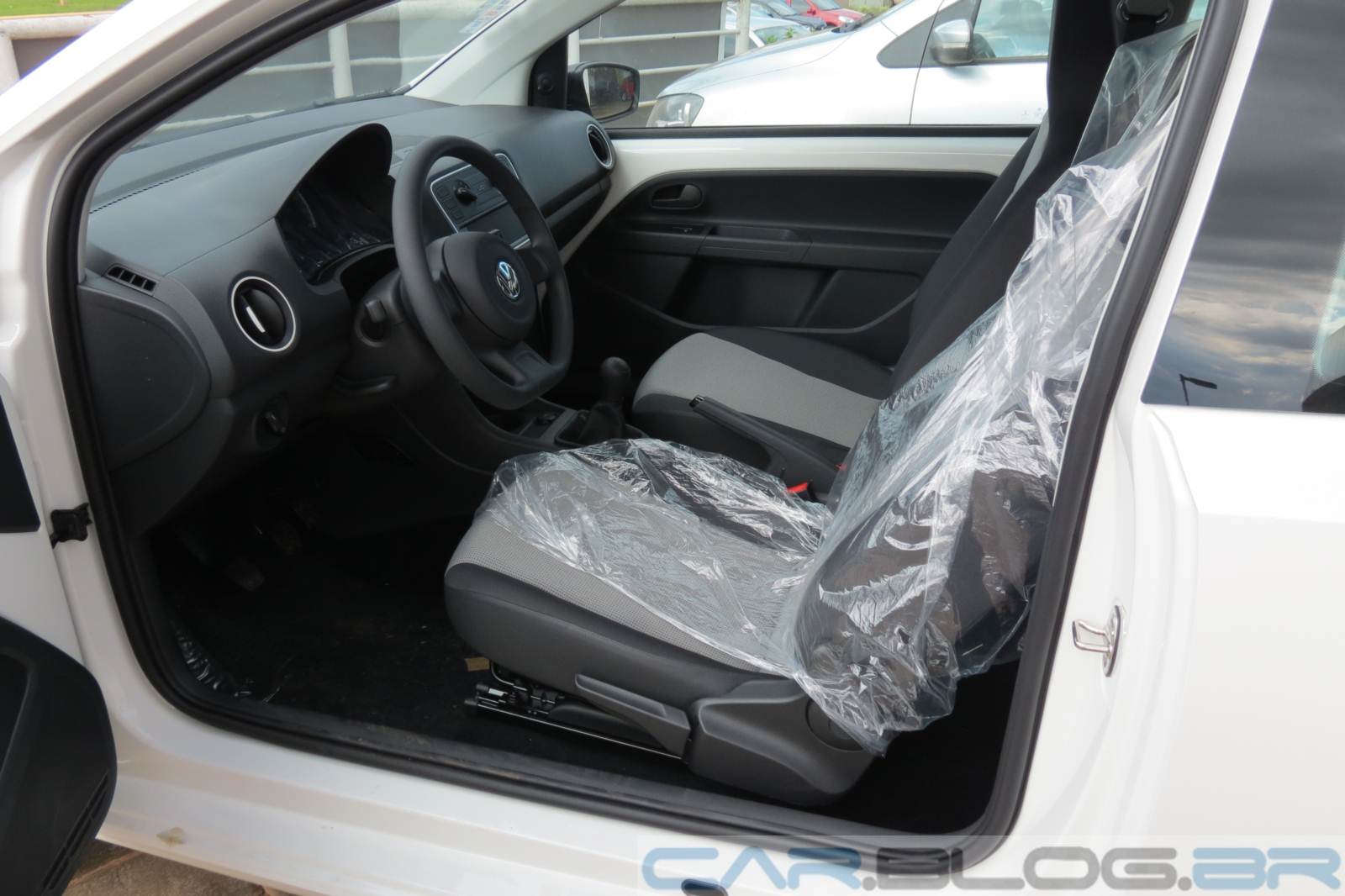 Volkswagen up! 2 portas fotos, vídeo, preços e detalhes