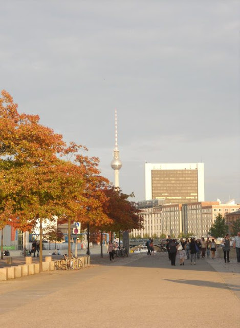 Fernsehturm Berlin sun