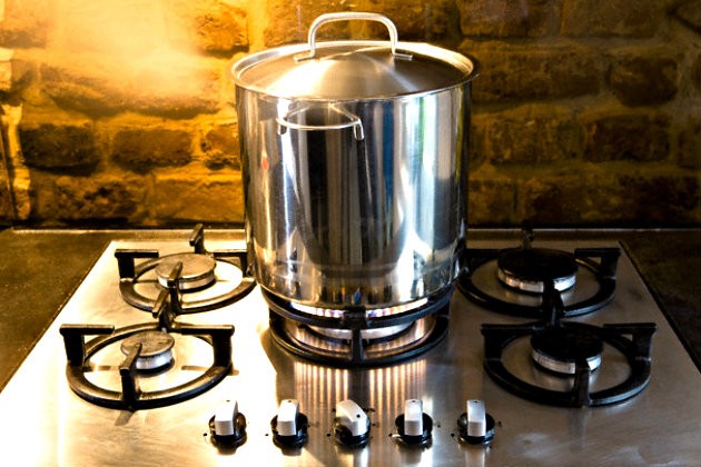 gambar panci anti lengket titanium