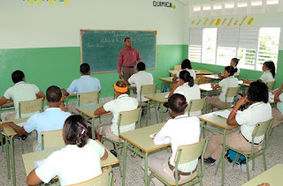 Médicos e ingenieros quieren ser maestros por buenos salarios pagan escuelas públicas