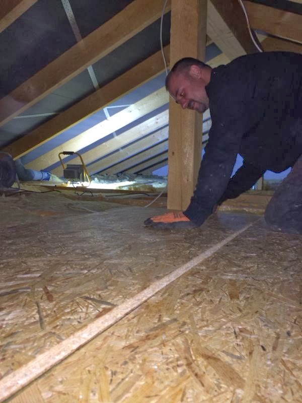 Bautagebuch Wir verlegten OSBPlatten im Dachboden damit wir ihn als Stauraum verwenden können