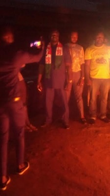 Photos: APC Members In Edo Set Broom Ablaze In Symbolic Defection To PDP Photos: APC Members In Edo Set Broom Ablaze In Symbolic Defection To PDP