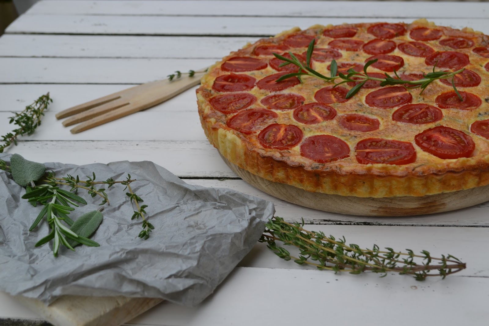 Savoury Wednesday: Tomatentarte mit Kräutern der Provence - The Recipe ...