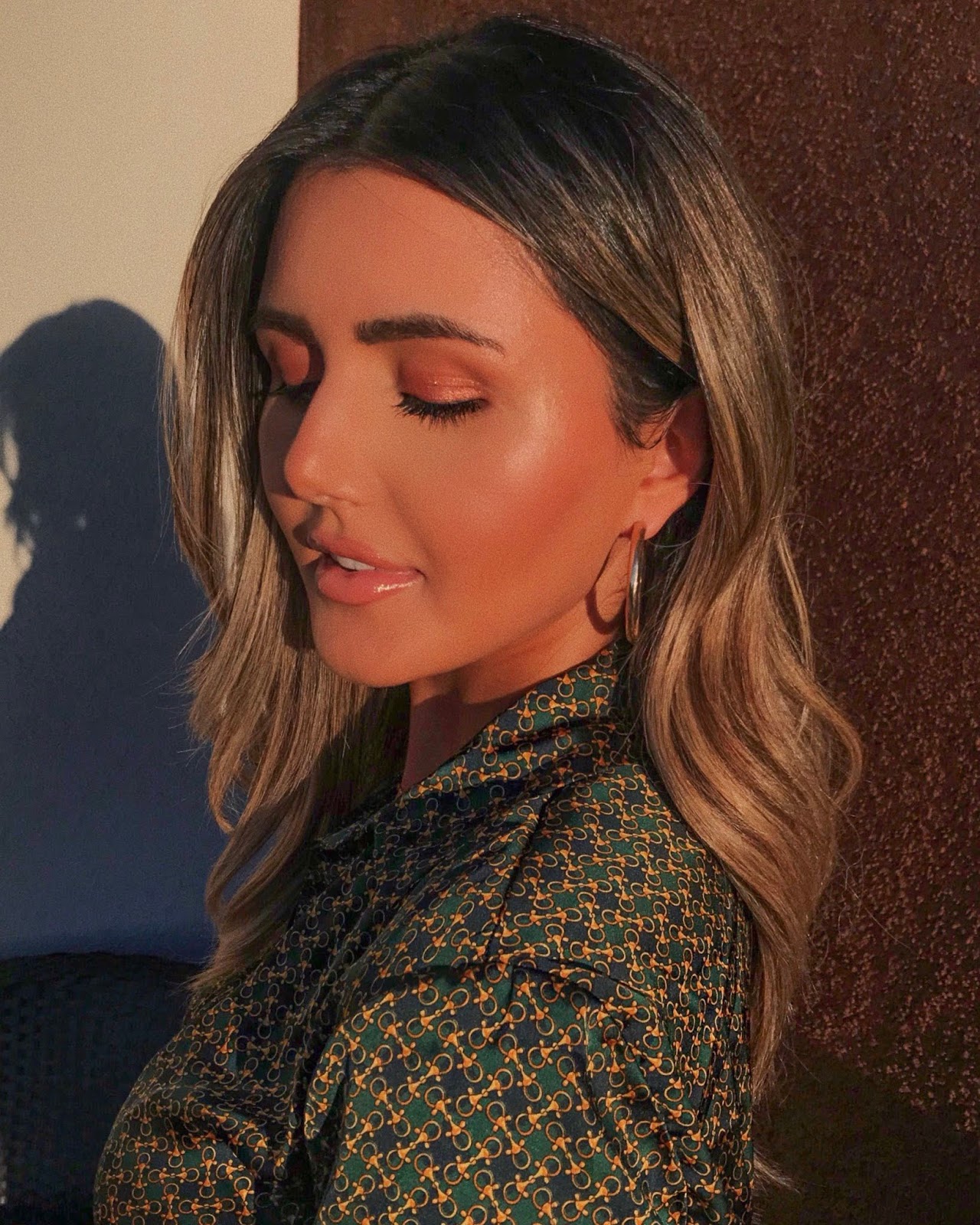 LA fall fashion, fall makeup, golden hour makeup look, Parmida Kiani, blonde hair, Persian blogger, la blogger, west coast blogger, golden blonde hair, huda beauty, rose gold remastered palette, dose of colors on repeat gloss, motd, fall beauty favorite, makeup Inspo, makeup look, olive skin,