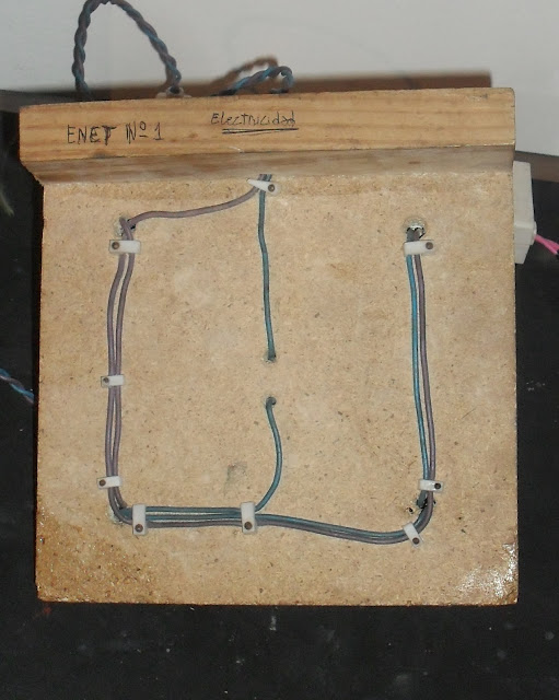 Construye Tu Tablero de Pruebas . Taller de Electricidad del Colegio