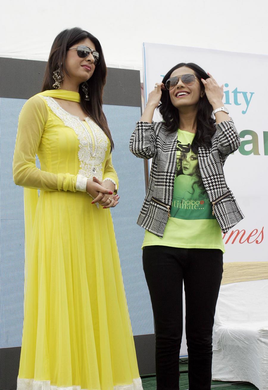 Hindi TV Actress Aishwarya Sakhuja Glasses Nose Ring Photos In Yellow Dress