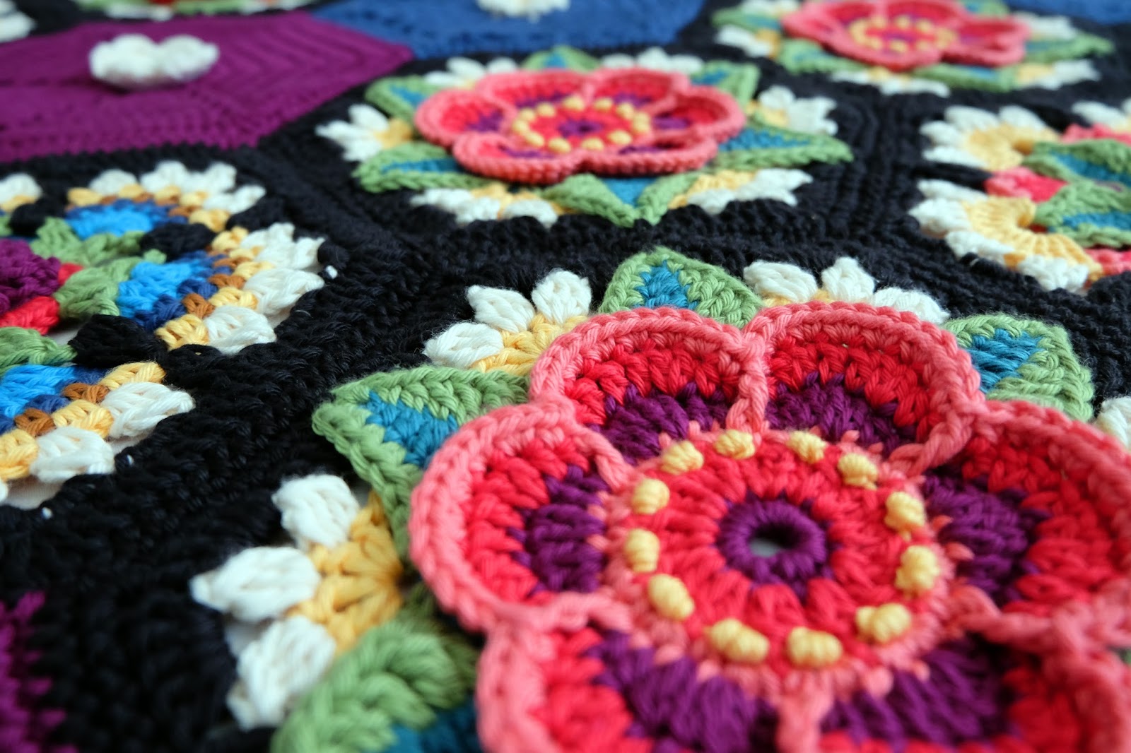 knit & crochet design Frida's Flowers Crochet Along