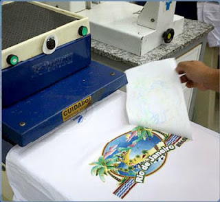 camisa feita com arte em transfer