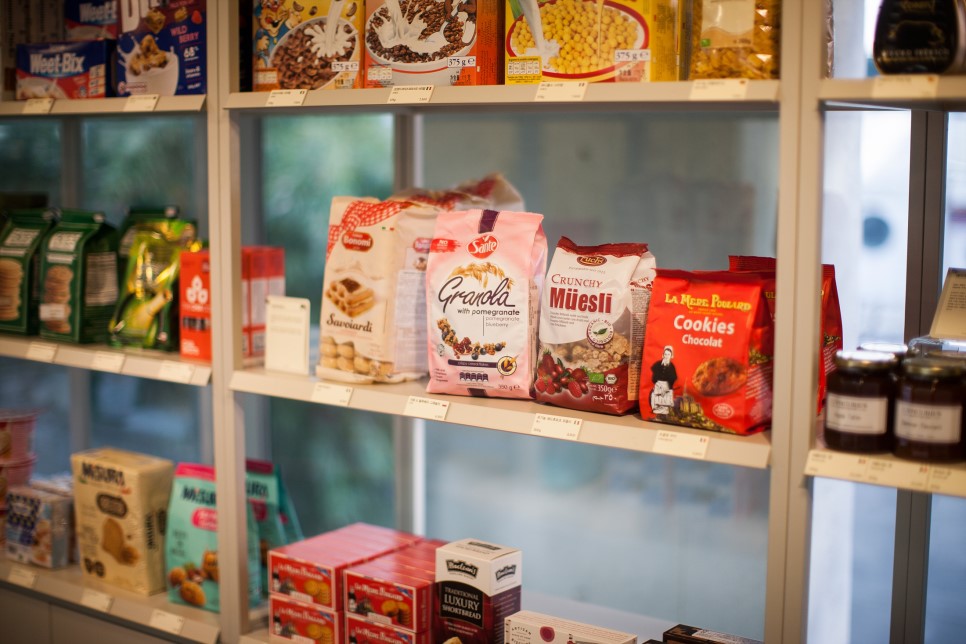 Arex Yeonnam Dong Cafe Cabinet Bakery