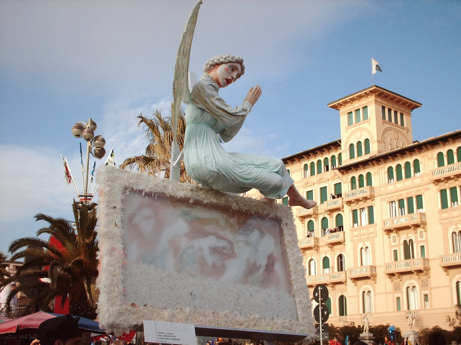 I mille colori del Carnevale di Viareggio, la sfilata dei carri più famosa d'Italia