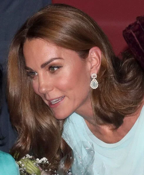 Kate Middleton wore a turquoise outfit by Catherine Walker. Zeen beaded chandelier earrings, she carried Zeen clutch