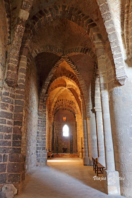Interior de la iglesia abacial del Monasterio de Calatrava la Nueva