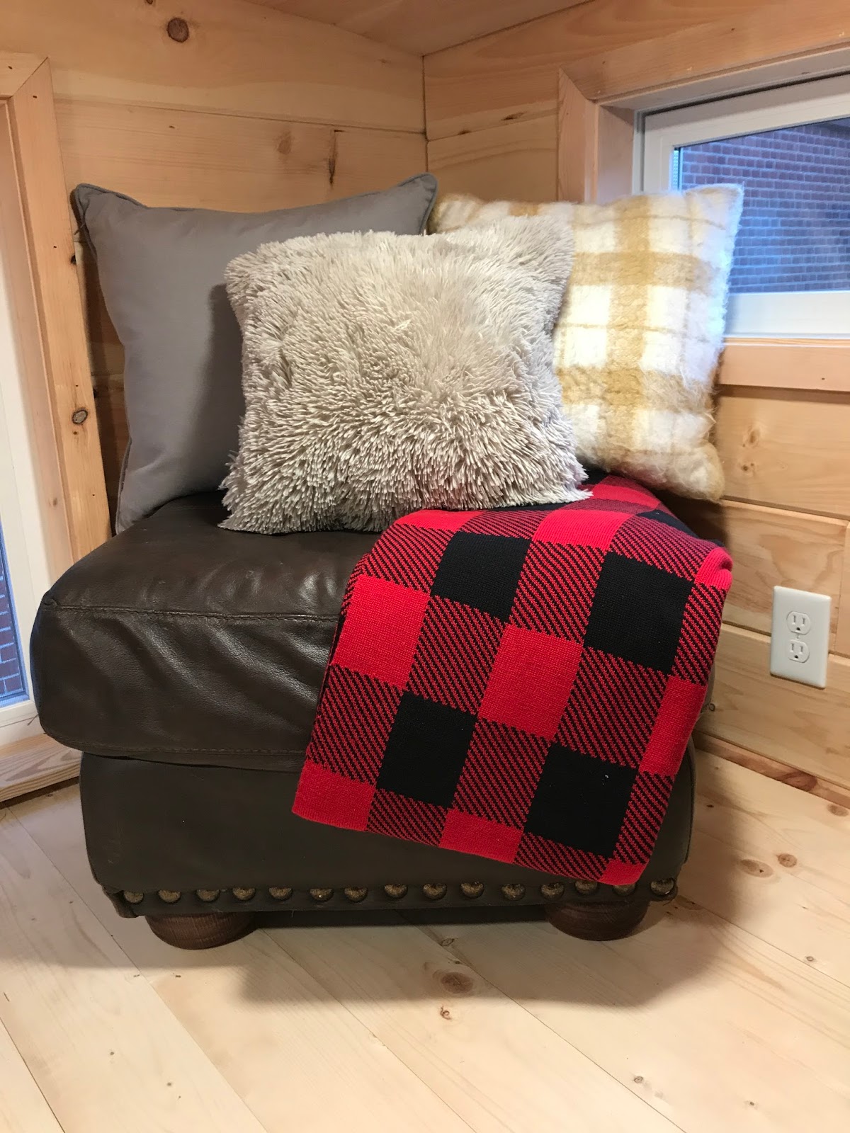 The Winter Haven By Incredible Tiny Homes [ TINY HOUSE TOWN ]