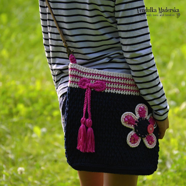 Crochet flower bag by Vendula Maderska