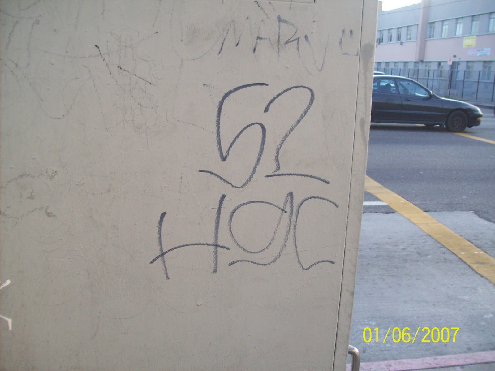 crip gangs graffiti hoover gangster crip ( 52 street )