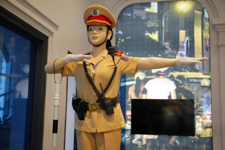 Ngam trang phuc cong an tu ngay quan sooc ao somi - Anh 10