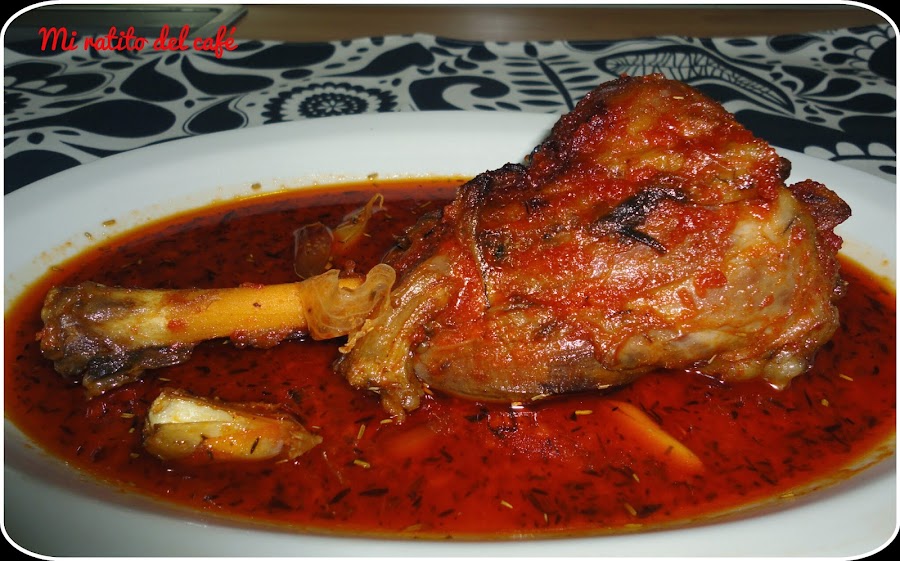 Cordero asado con sobrasada y miel