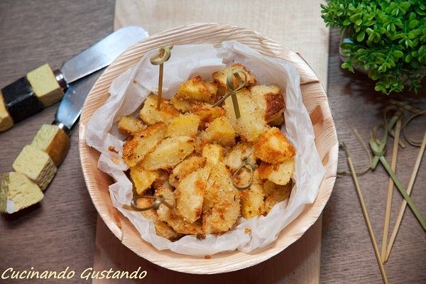 http://blog.giallozafferano.it/toniaincucina/patate-saporite-impanate/