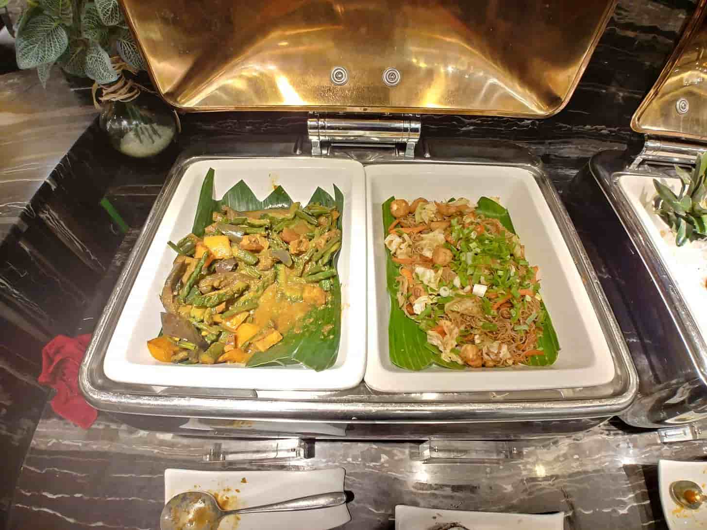 Filipino vegetable dishes at Buffet 101 Restaurant