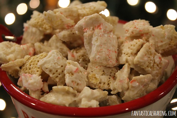 Reindeer Food #recipe #snack #holiday #Christmas #candycane #chexmix