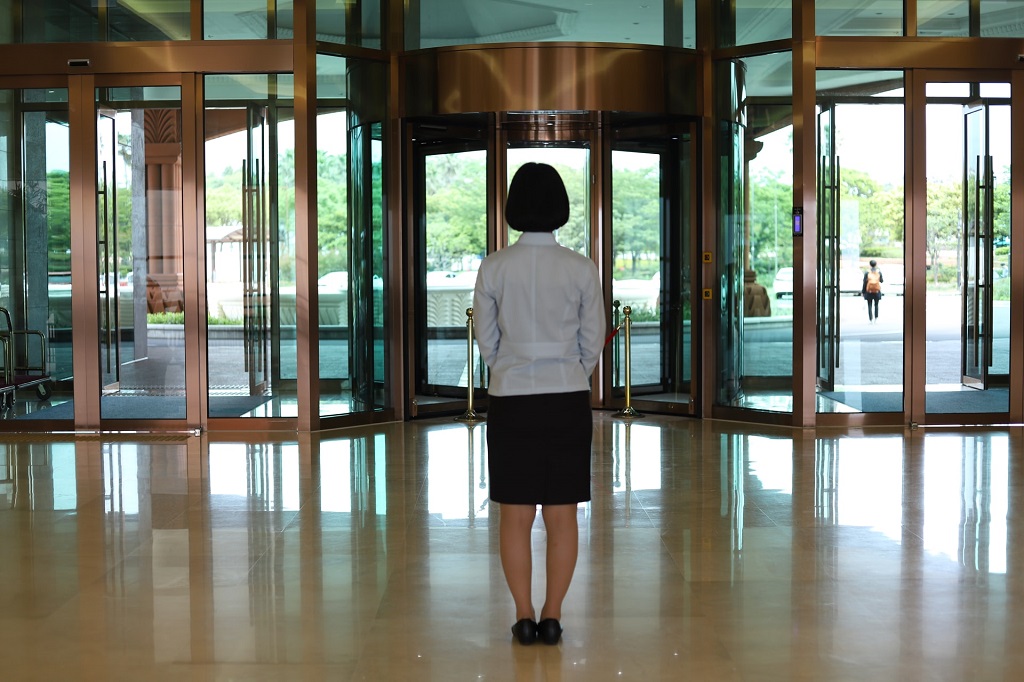 "Revolving door syndrome" nghĩa là gì?