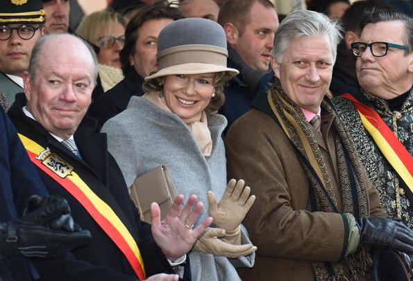 Queen Mathilde and King Philippe attended the Krakelingen Festival held in Geraardsbergen. Queen Mathilde wore Natan coat and Natan boots