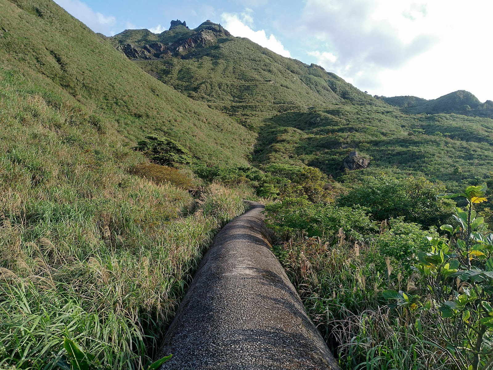 登山|無耳茶壺山登山步道-本山五坑-廢煙道-煙囪稜,無敵美景與回望煙道歷史軌跡~ Airoku