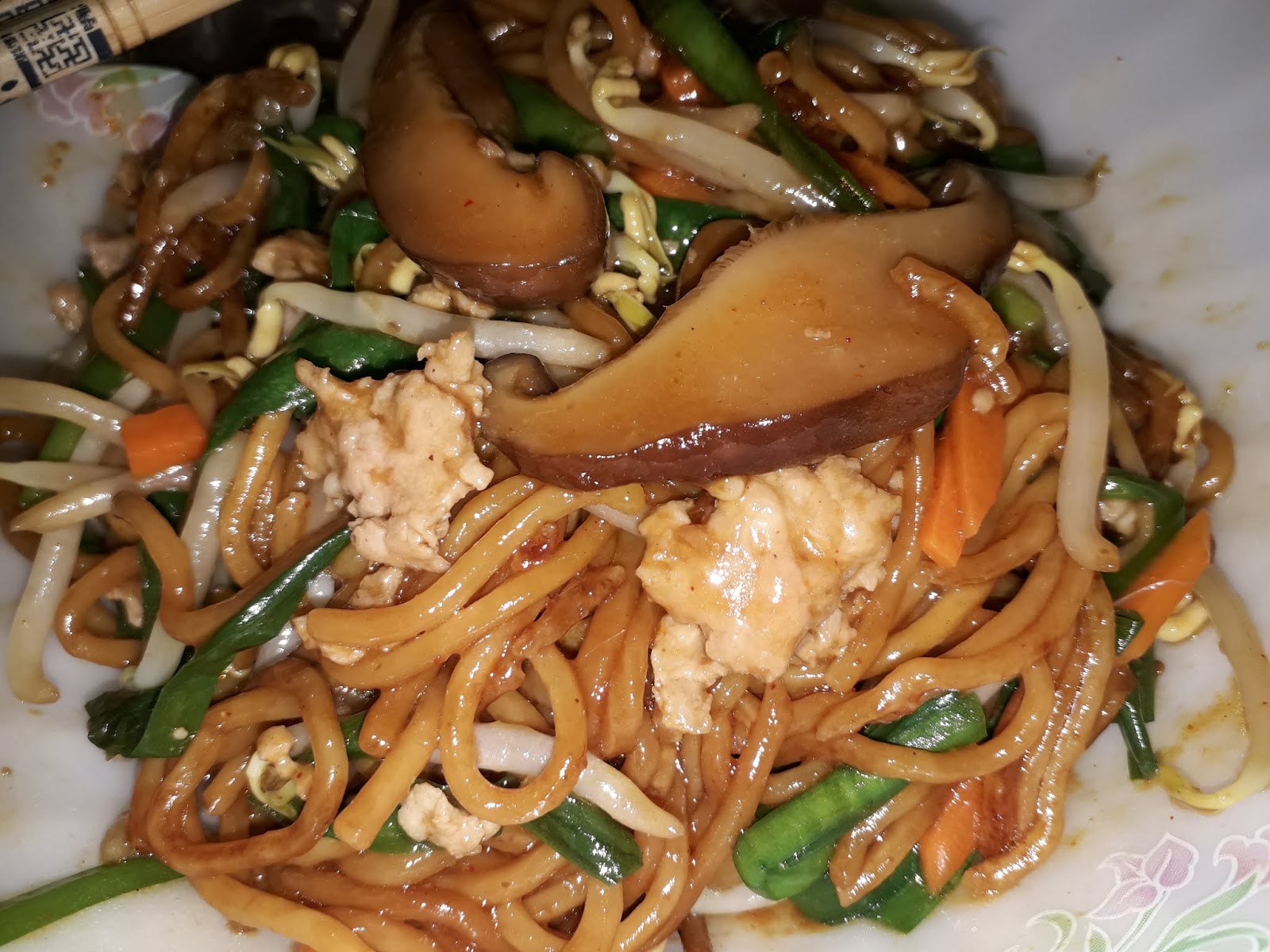 Cooking Pleasure FRIED YELLOW NOODLES WITH CHIVES