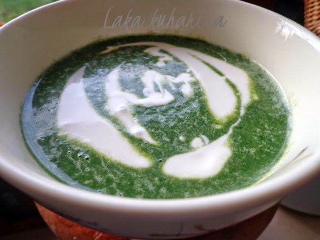Creamy spinach soup by Laka kuharica: flavourful and wonderfully deep-green soup.