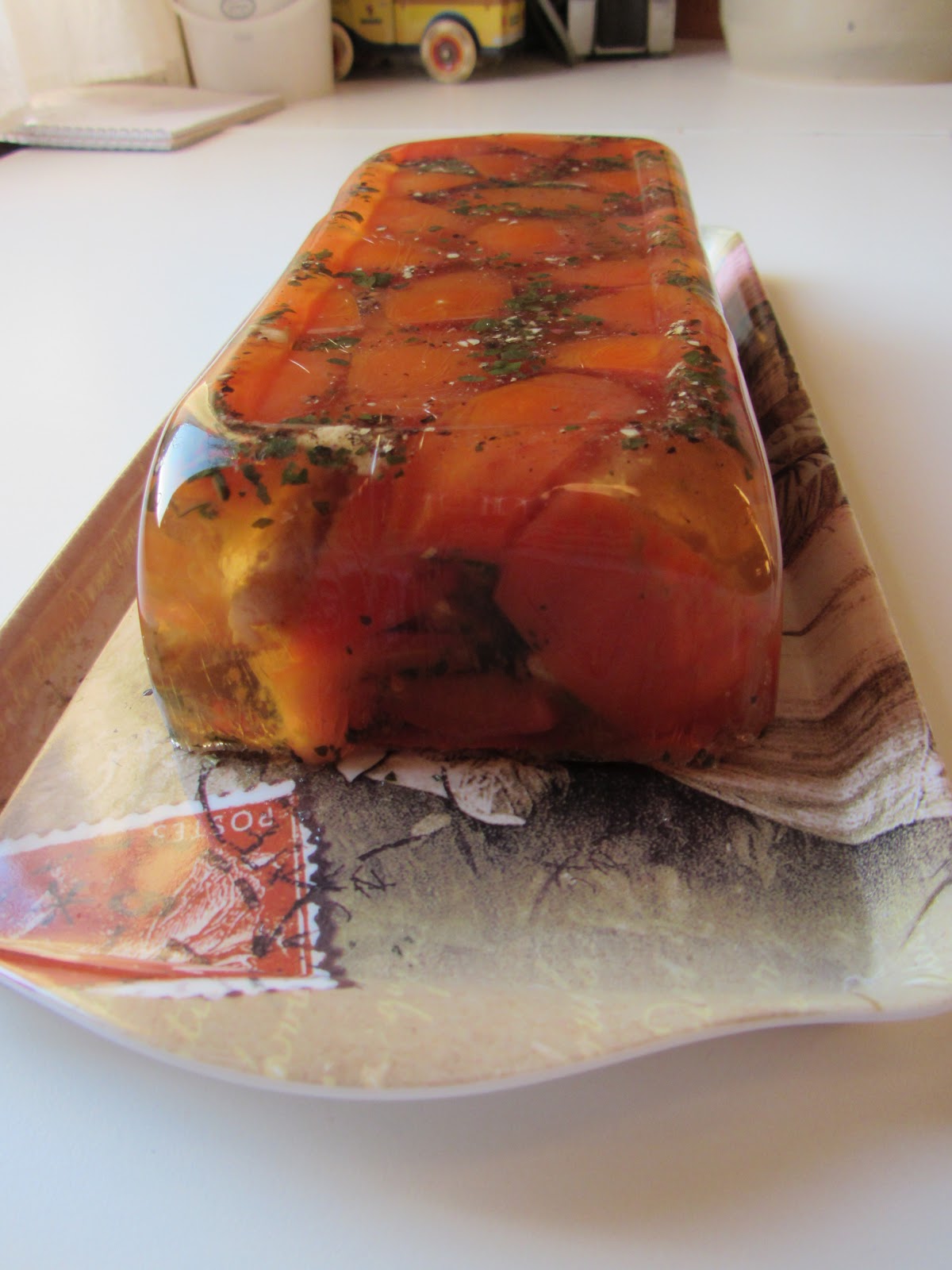 A table ! Terrine de poulet en gelée tomatebasilic