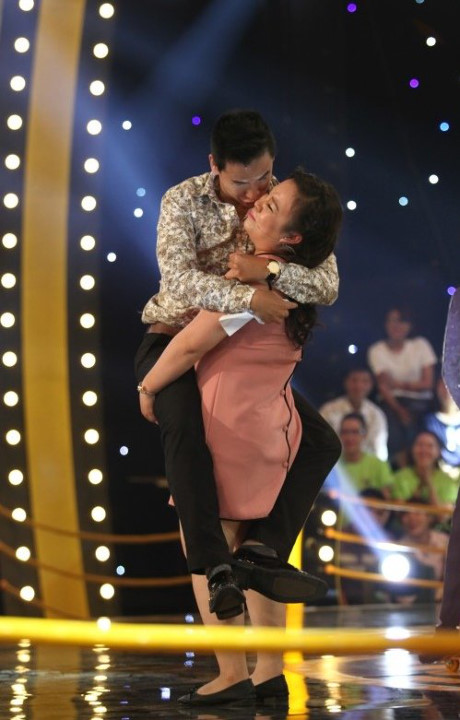 Tran Thanh thu nhan me thi sinh 'nang ky' - Anh 2