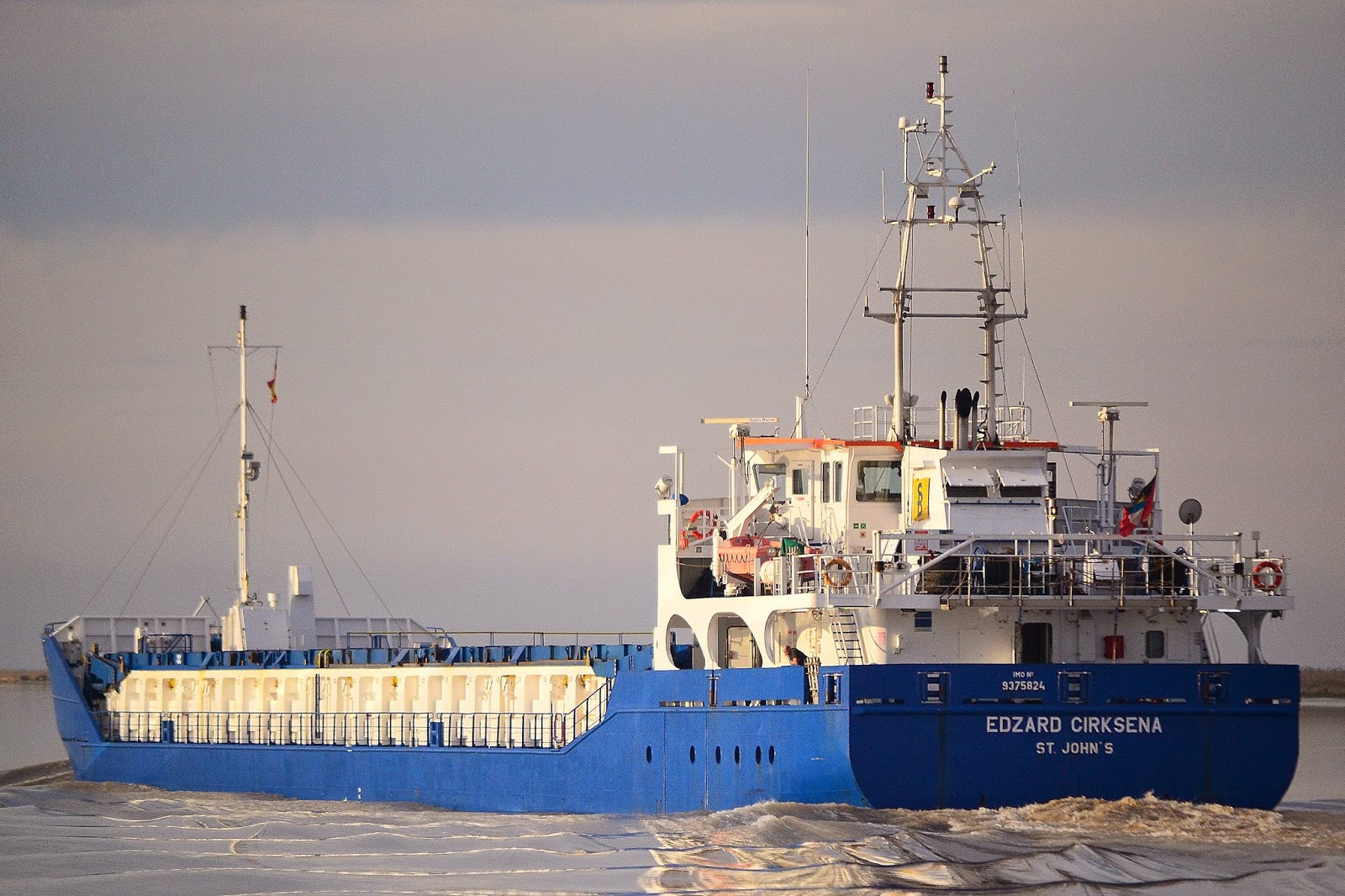 BUQUES MERCANTES A SU PASO POR SANLUCAR DE BARRAMEDA EDZARD CIRKSENA