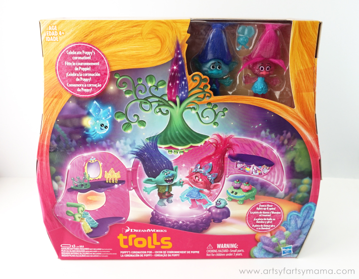 Trolls Gift Guide 2016: DreamWorks Trolls Poppy's Coronation Pod playset
