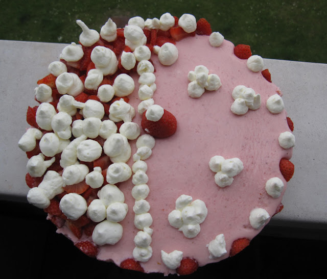  <strong>tarta mousse</strong> de <strong>fresa</strong>, yogur y nata y 1000 seguidores 