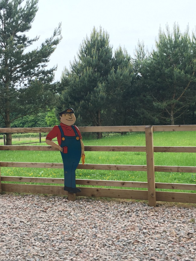 cutout-of-railway-man-with-red-shirt-blue-trousers-and-yellow-rag