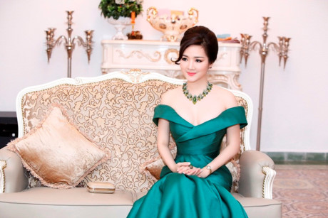 'Hoa hau khong tuoi' Giang My dien dam tre vai goi cam - Anh 5