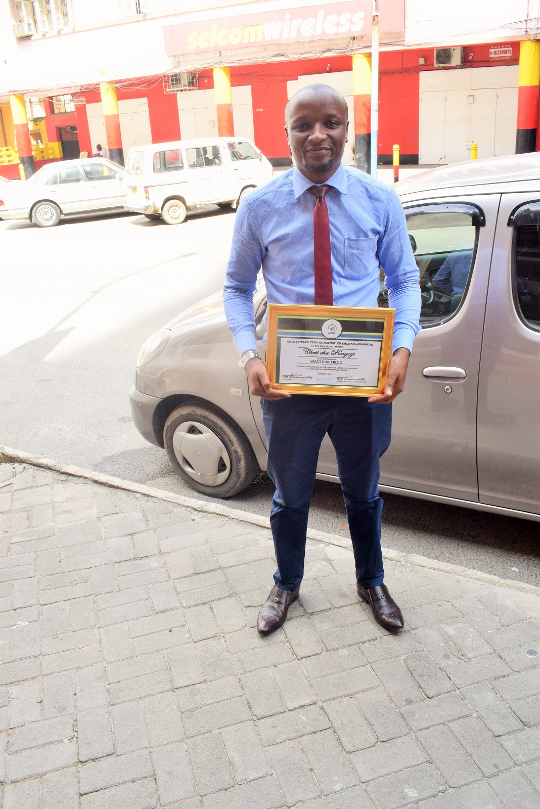 MWANDISHI MATHIAS CANAL APEWA TUZO YA HESHIMA NA ASASI YA WAZALENDO NA