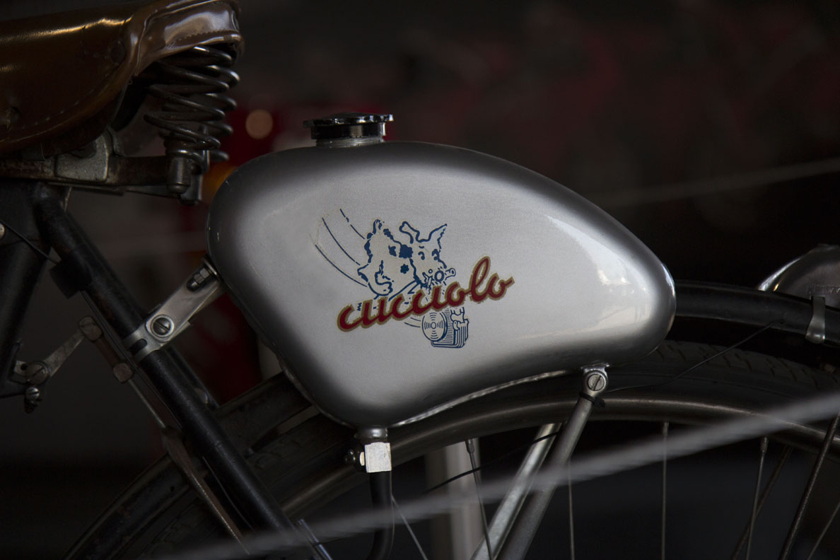Nostalgie Cruiser-Fahrrad Ducati Cucciolo mit Motor nachgebaut - bike-blog