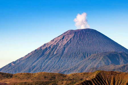 Sejarah dan Legenda Gunung Semeru, Gunung Tertinggi di Jawa