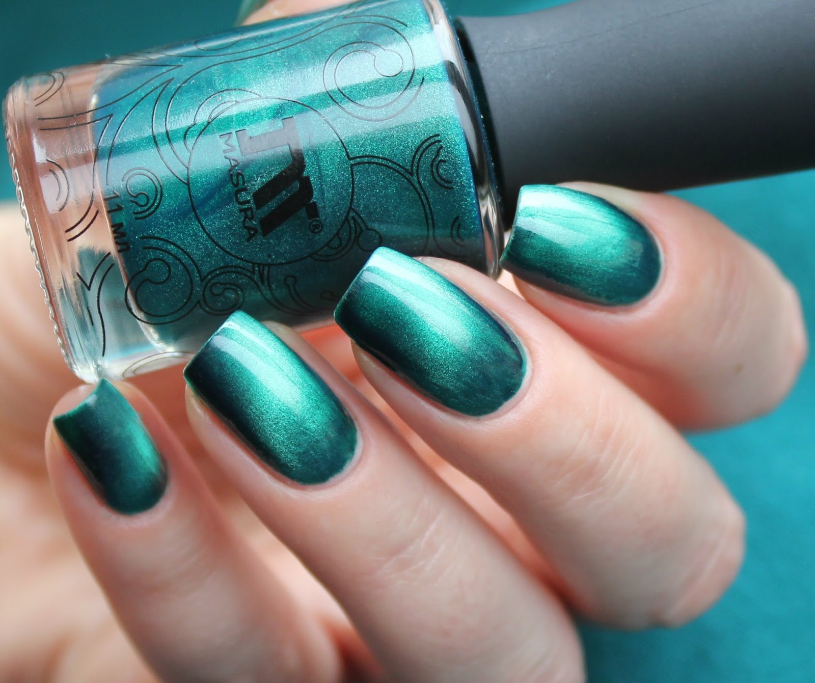 Маникюр Малахит