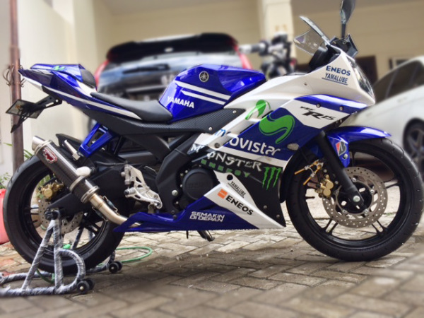 Modifikasi yamaha r15 terbaru movistar new merah velg jari 