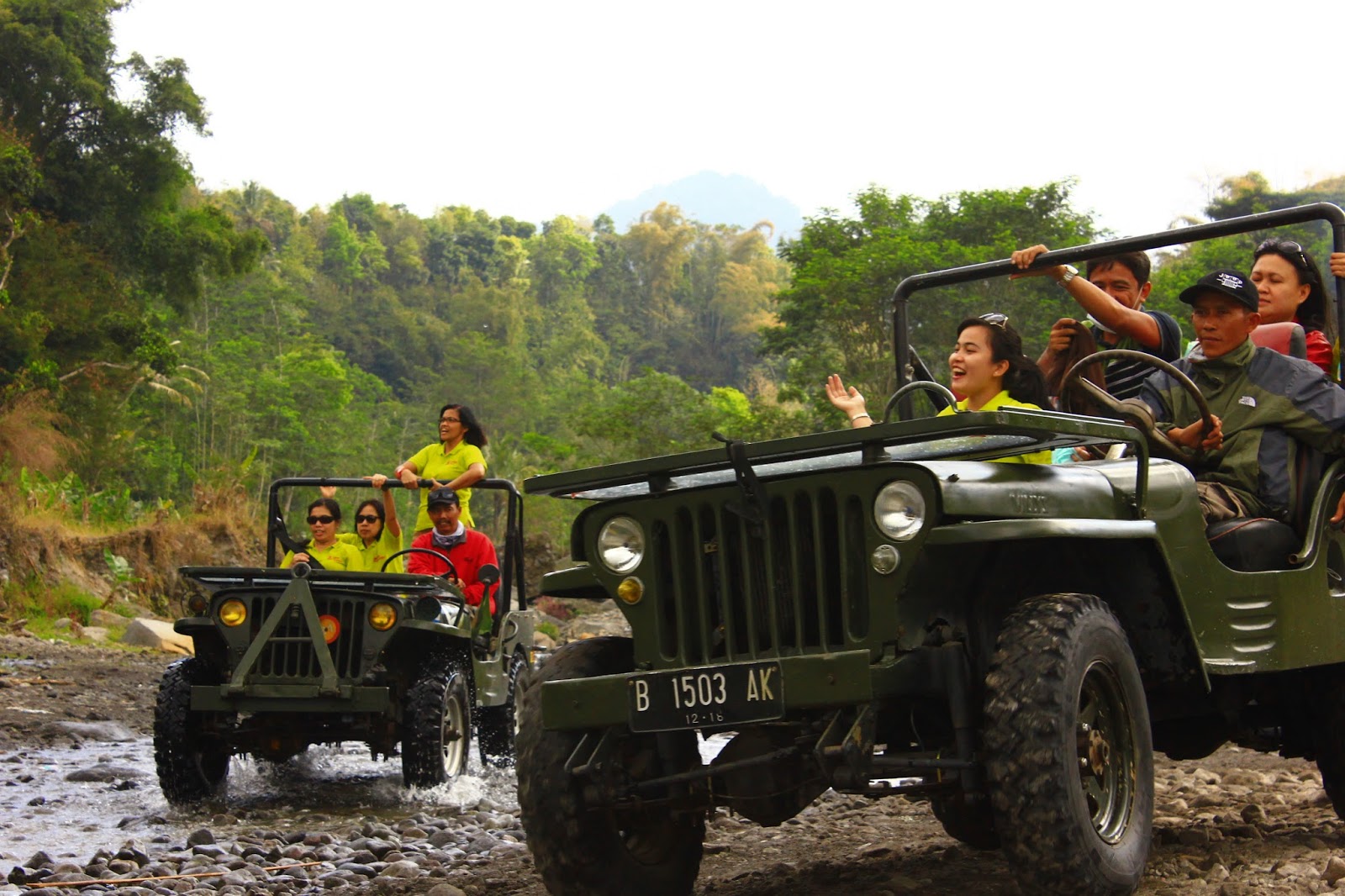 Mengaspal Jalan Sukses: Strategi Pemasaran Bus Pariwisata di Era Digital