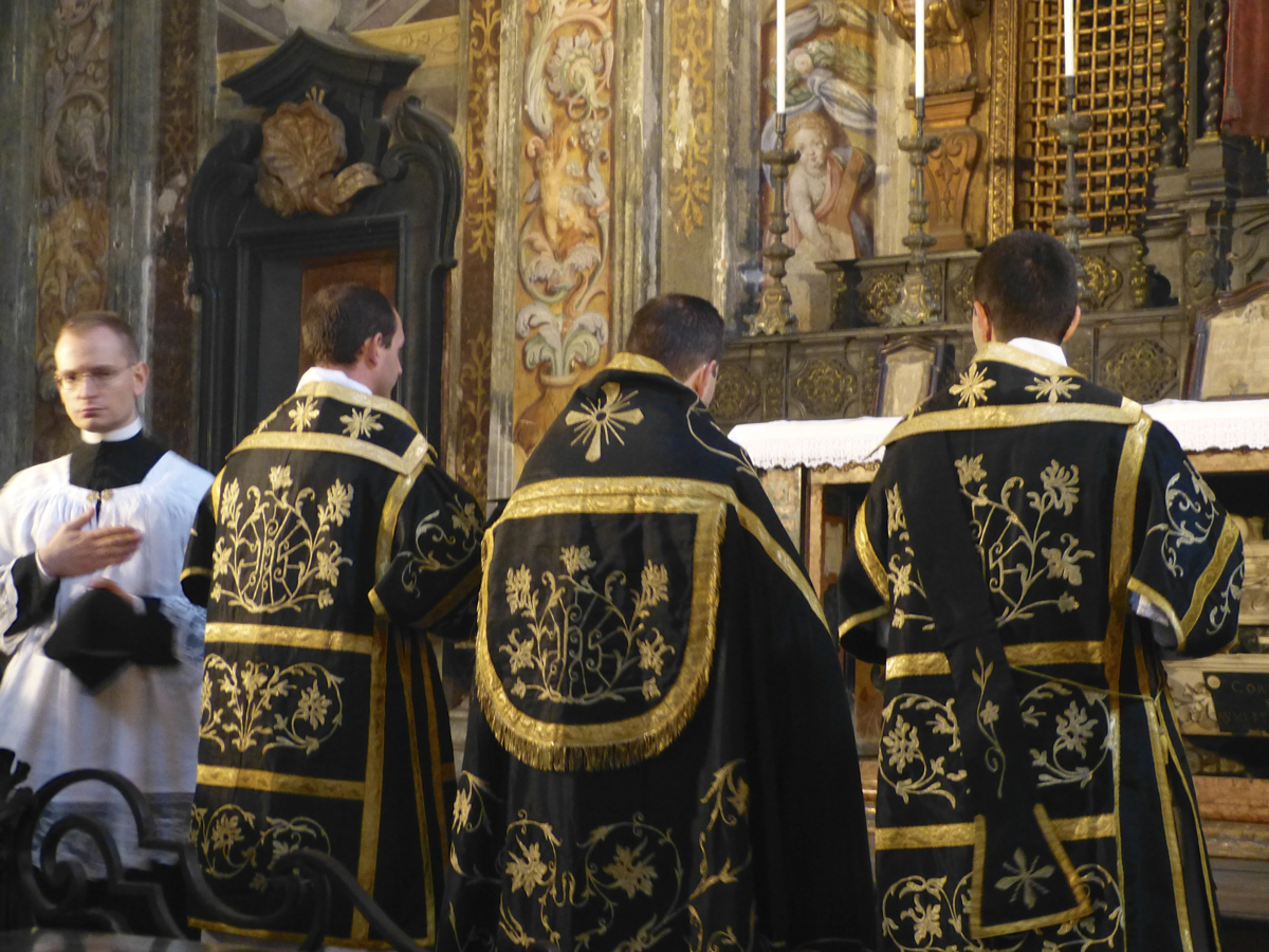 New Liturgical Movement: Requiem in the Ancient Ambrosian Rite for an ...