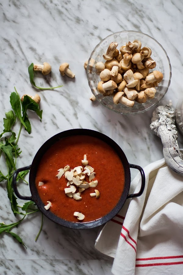 Sopa fría de tomate y perrichicos