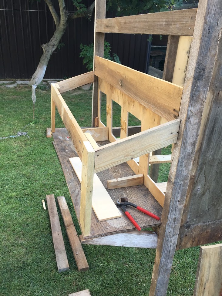 Only_Dead_Fish_Go_With_The_Flow building a chickenhouse