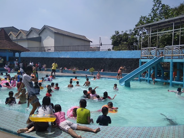 Nyobain Kolam Renang GOR Otista Jakarta Timur : Aku Tercyiduk