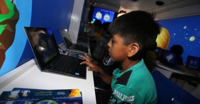 Alrededor de 25 mil escolares de Junín aprenden en bus digital Alrededor de 25 mil escolares de Junín aprenden en bus digital